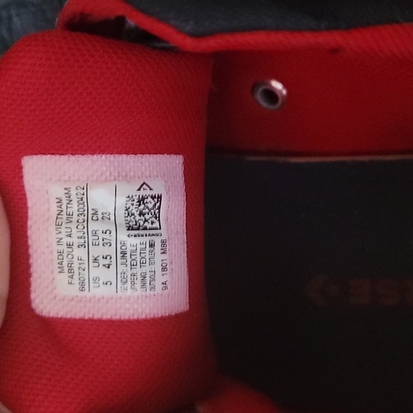 BUNDLE SALE 3 FOR $$5 BOYS SNEAKERS - Picture 3 of 8